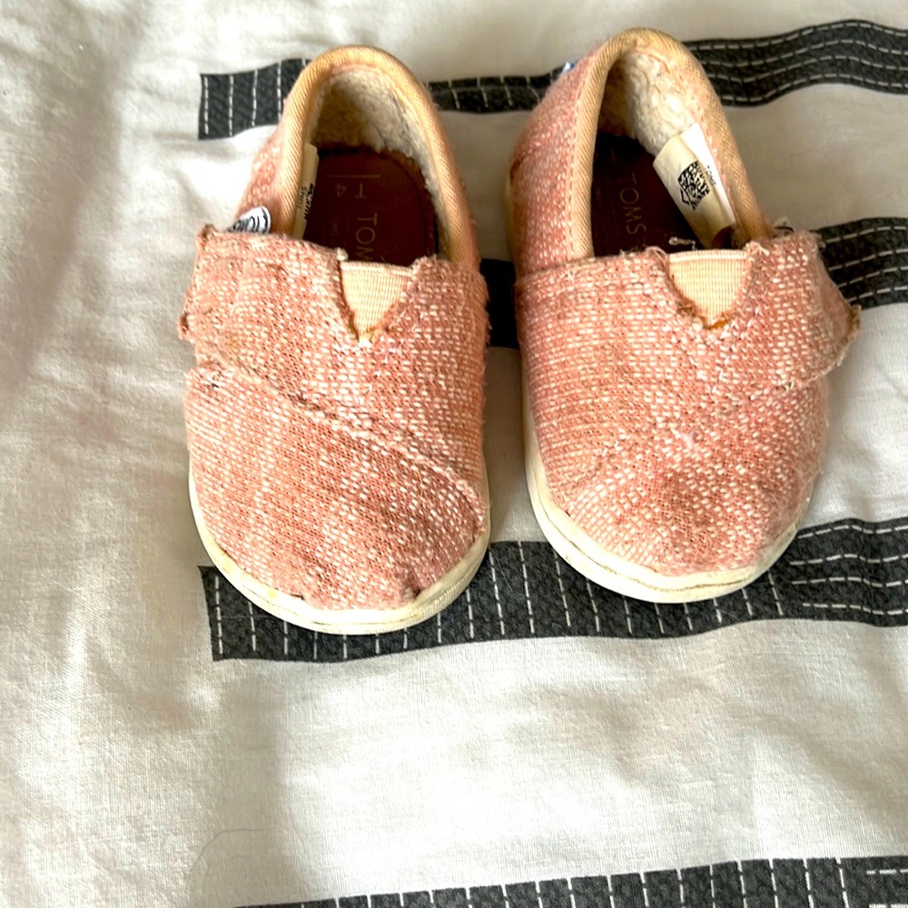 Toms 4t salmon/beige shoes